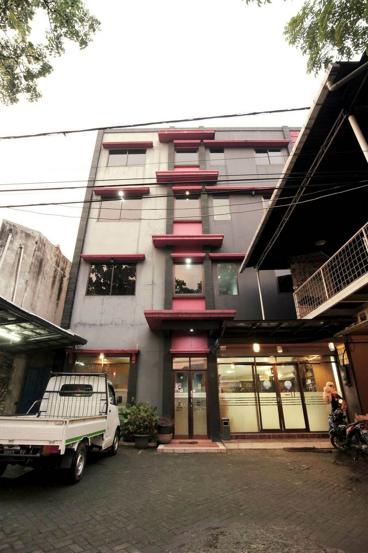 Oyo 227 Hotel Sebelas Syariah Bandung Exterior photo